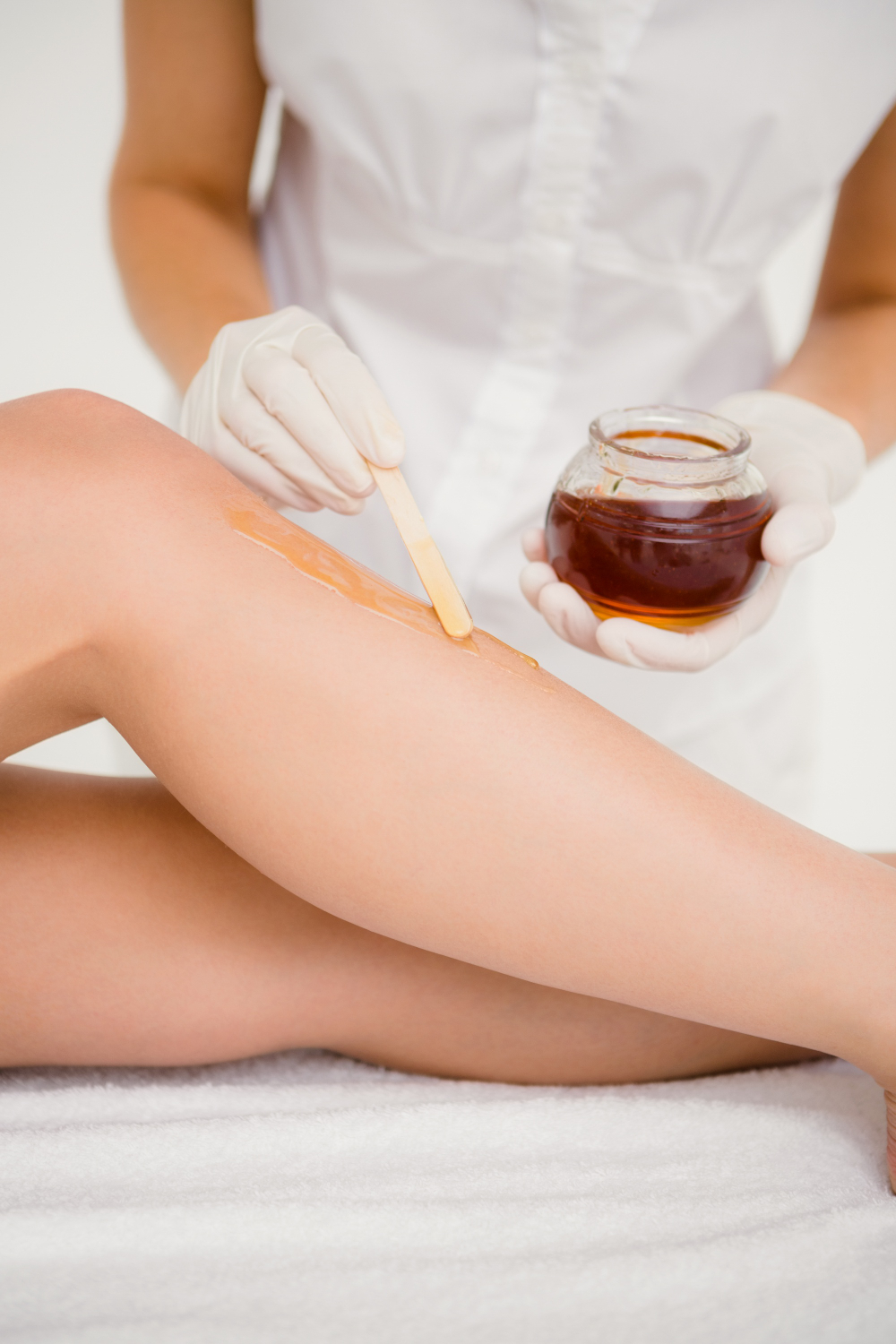 therapist-waxing-womans-leg-spa-center (1)